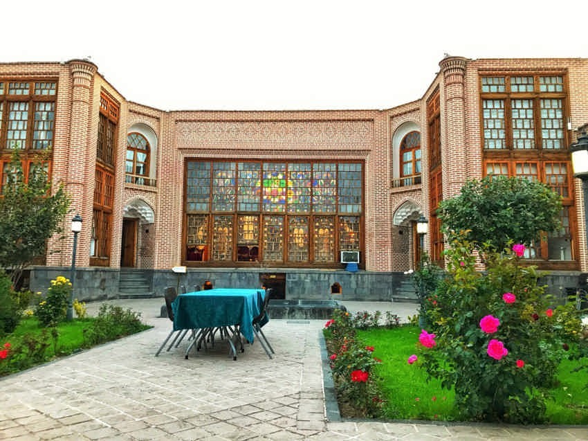 رستوران خانه صادقی