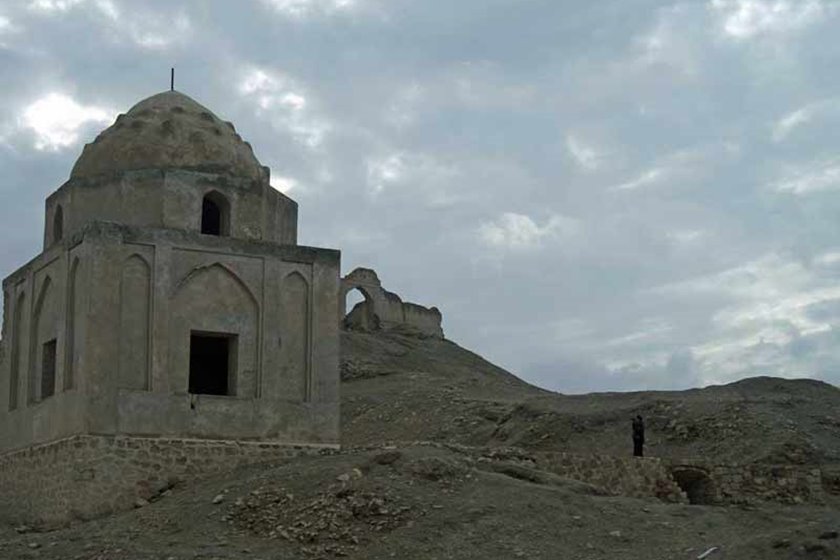 آرامگاه مادر نادرشاه لارستان